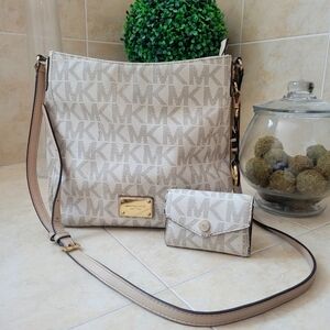 Micheal Kors Large Jetset Crossbody with matching wallet